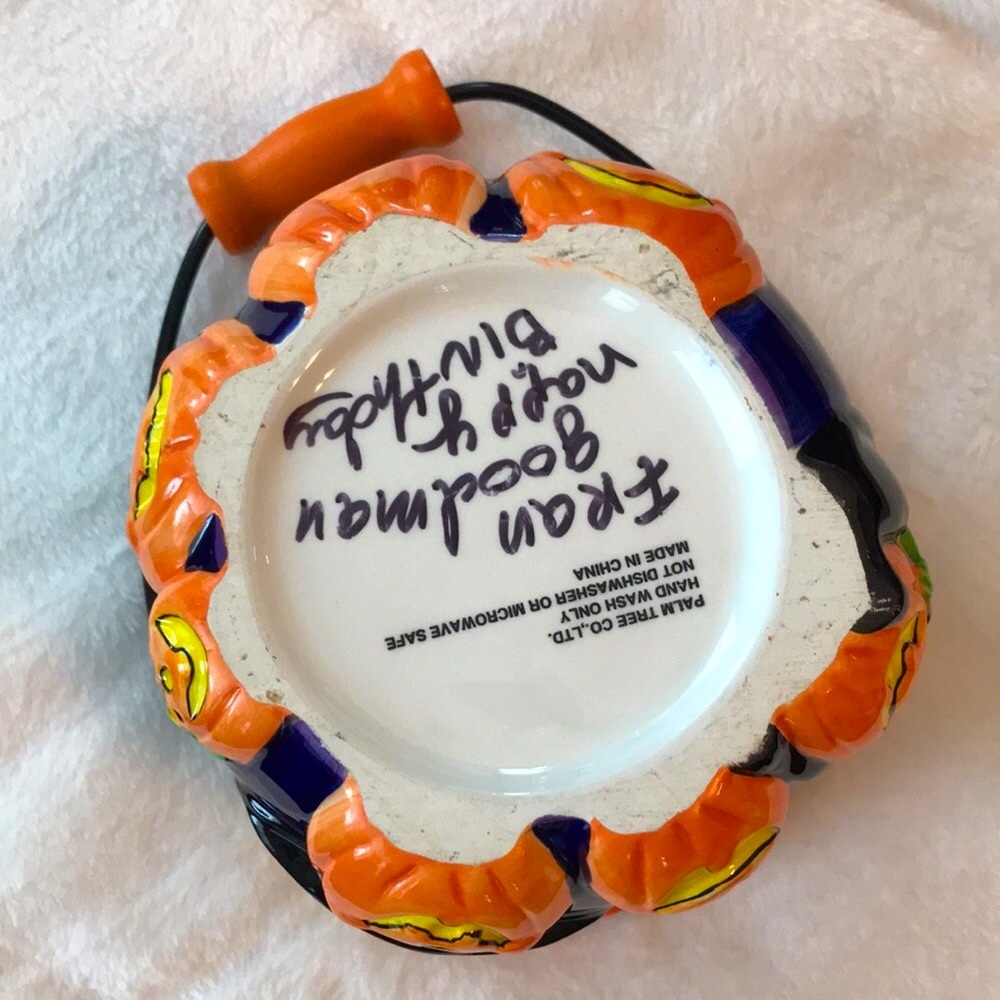 “HAPPY HALLOWEEN” Ceramic Candy Bucket - Picture 10 of 10